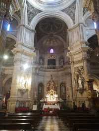 歴史と芸術が息づくグラナダ大聖堂⛪✨ 壮大な建築美に心奪われる場所です。 #グラナダ大聖堂 #スペイン旅行 #歴史建築