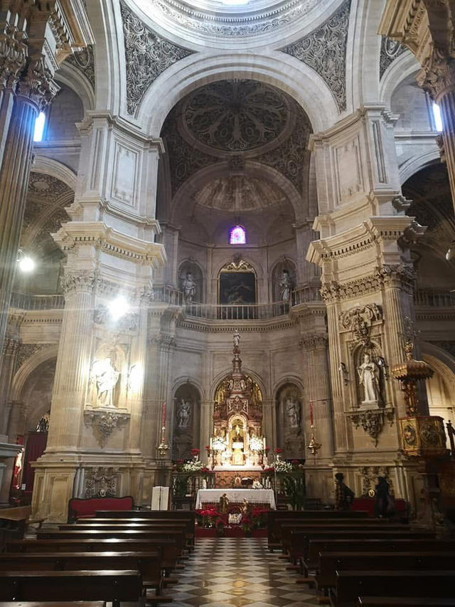 歴史と芸術が息づくグラナダ大聖堂⛪✨ 壮大な建築美に心奪われる場所です。 #グラナダ大聖堂 #スペイン旅行 #歴史建築