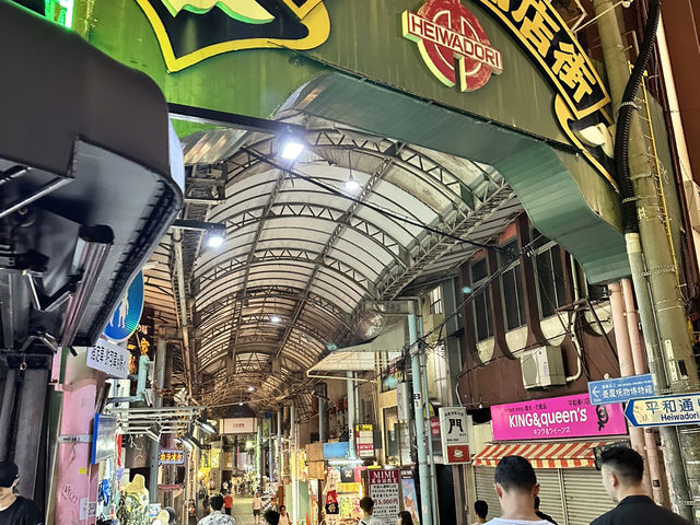🍢「國際通深夜狂歡！沖繩屋台街：一條街辣翻你的味覺神經」