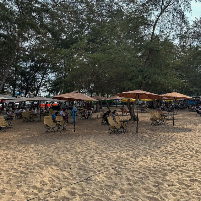 นั่งชิลล์คาเฟ่ริมทะเล หาดแหลมเจริญ ระยองฮิ