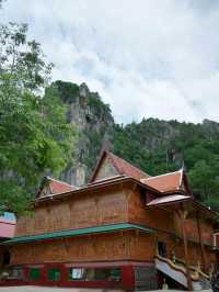 วัดถ้ำเขาย้อยเพชรบุรี