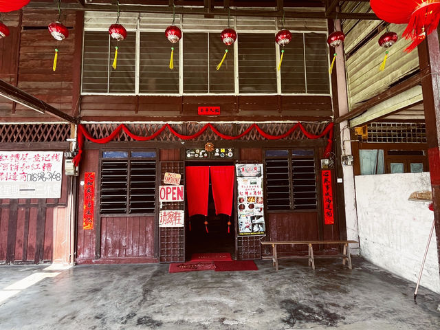 Red Wine & Rustic Vibes: A Summer Stop at Seng Jee Chan Cafe