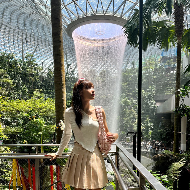         SINGAPORE CHANGI AIRPORT  