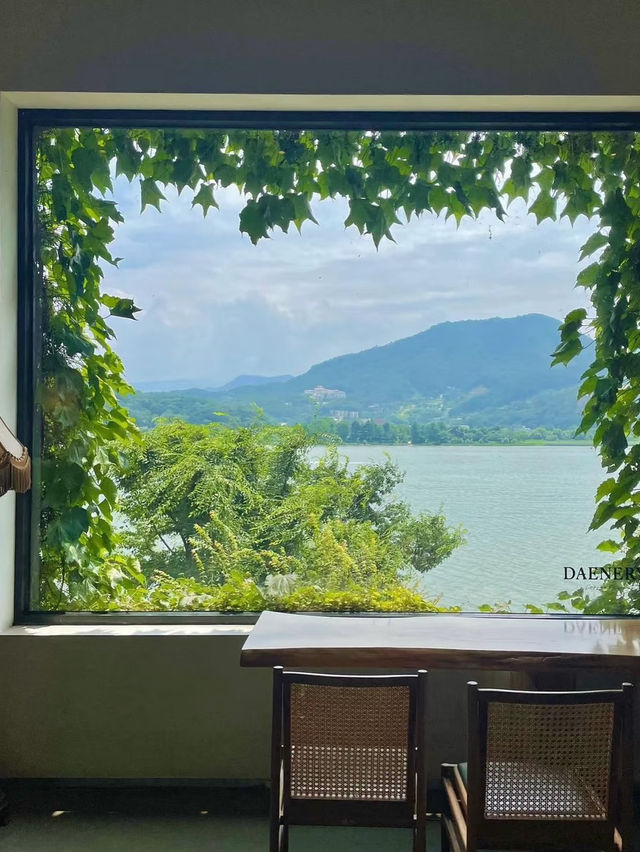 🇰🇷 Seoul Suburb Secret: A Real-Life Emerald Escape by the River 🌿