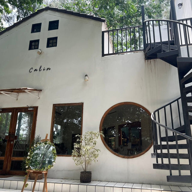 ☕🌿 Calin Cafe – คาเฟ่ลับกลางสวนในนครชัยศรี 
