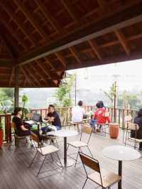 Cafe With the cool atmosphere of Bandung
