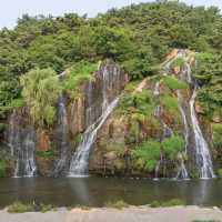 Hongjecheon Waterfall Plaza: Seoul’s Secret Urban Cascade – A Solo Traveler’s Refuge"** 🌊🏙️ 