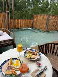 resort‑style ambiance, cozy rather than formal luxury experience  