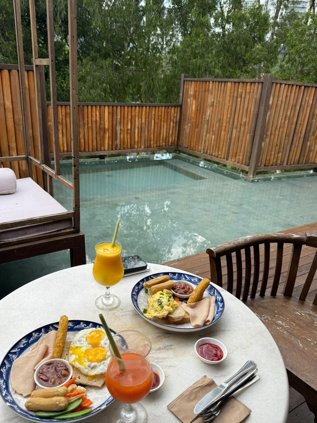 resort‑style ambiance, cozy rather than formal luxury experience  