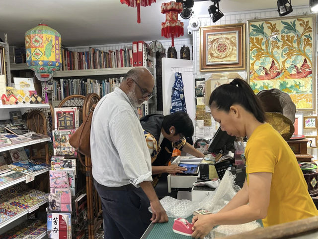 Singapore's Hidden Gem: Discovering Authentic Peranakan Antique Tiles! 🇸🇬✨