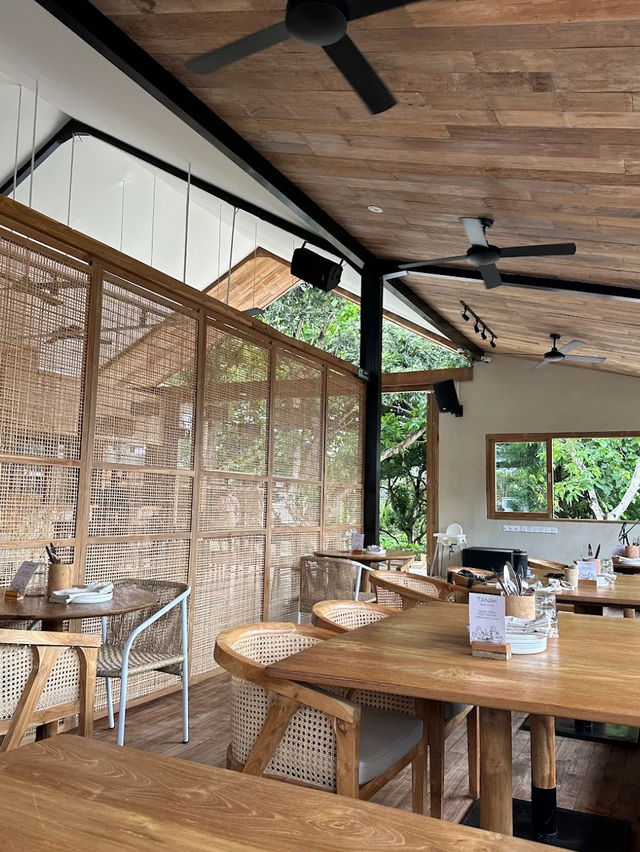 Soda cafe 🍃 고요하고 세련된 공간
