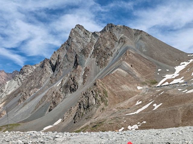 Snow Crown Tianshan: A Tour of Free Photo Spots