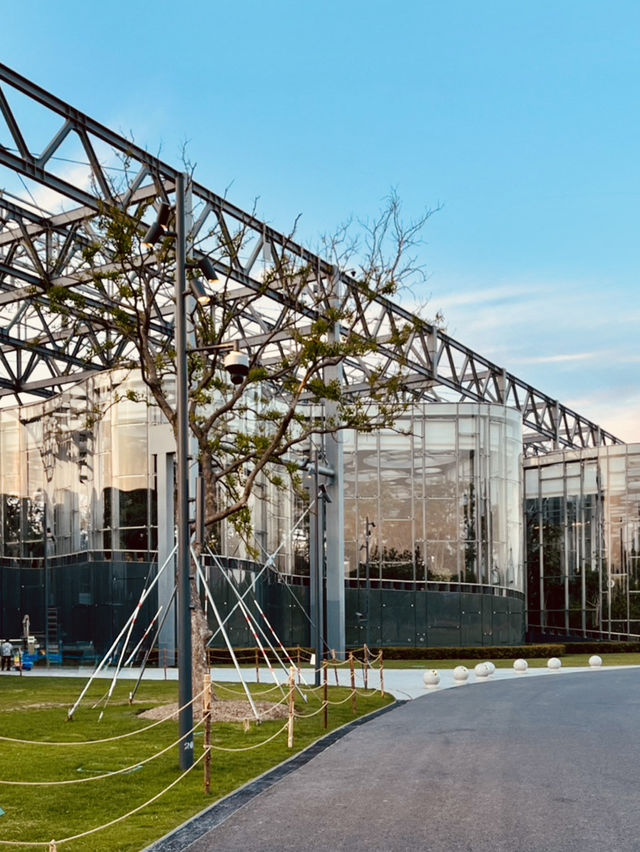 A Photographer's Delight: Urban Landscapes and Natural Beauty