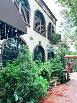 Bungalow 37: Permata Bersejarah yang Menyajikan Sarapan Barat yang Unik dan Lezat
