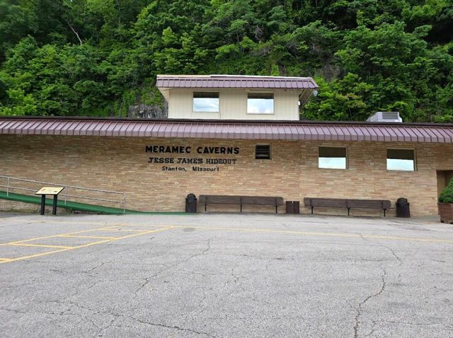 Meramec Caverns (MO) Meramec Caverns (MO)