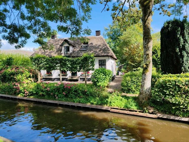 The Tranquil Life in Giethoorn