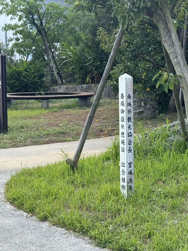 沖繩齋場御嶽周邊｜從聖域到市集的轉身：小物商店裡的祈願與生活之美