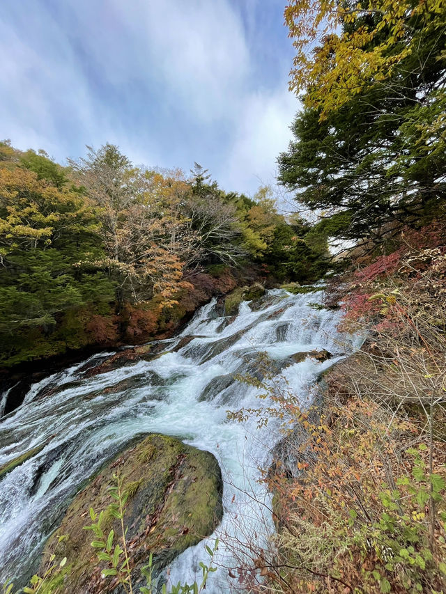 奥日光三名爆のひとつ  紅葉の有名スポット
