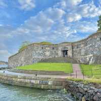 🇫🇮ヘルシンキの海中宝島、歴史と冒険の楽園！ 🏰✨