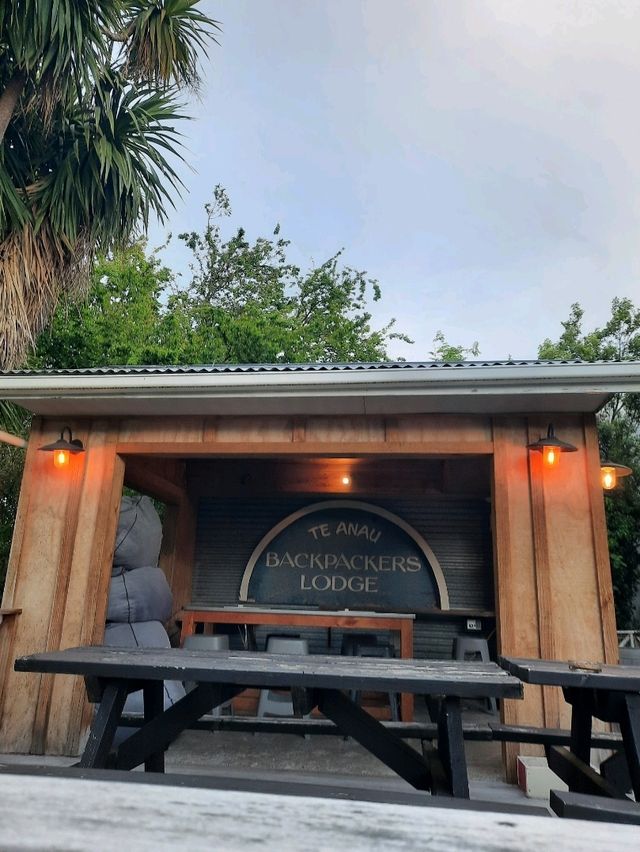 ที่พักริมทะเลสาบ Te Anau Lakefront Backpackers