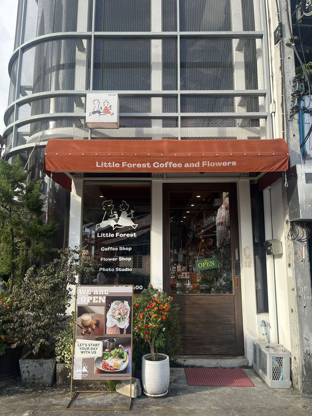 ☕🌸 รีวิว Little Forest Coffee & Flowers — คาเฟ่เล็