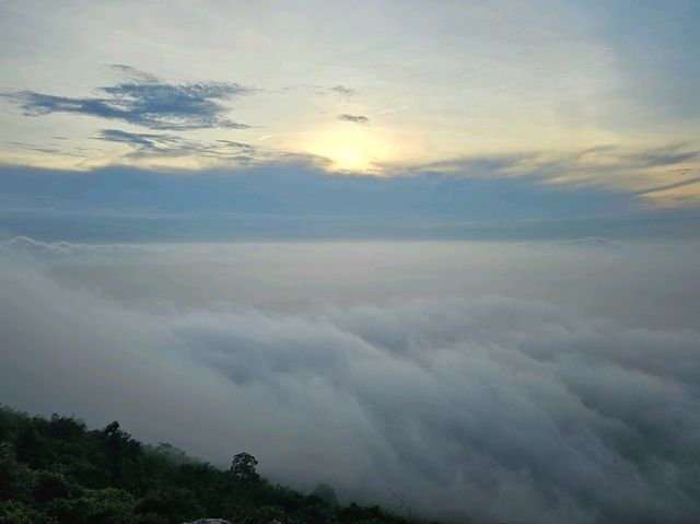 ทะเลหมอก เขาพระยาเดินธง จ.ลพบุรี