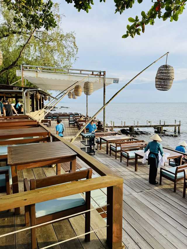 🌅💛 A Romantic Dinner by the Sea at Camia Restaurant