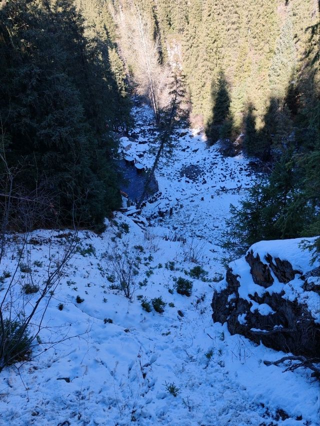 "Flying Dragon's Cascade": A Dynamic Winter Spectacle "Flying Dragon's Cascade": A Dynamic Winter Spectacle