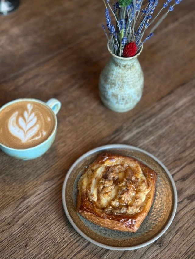 CAFÉ WITH GREAT COFFEE & PASTRIES. CAFÉ WITH GREAT COFFEE & PASTRIES.