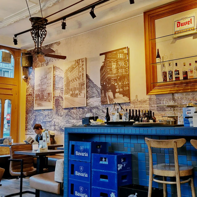 🇳🇱 Classic Dutch Cuisine with Canal Views