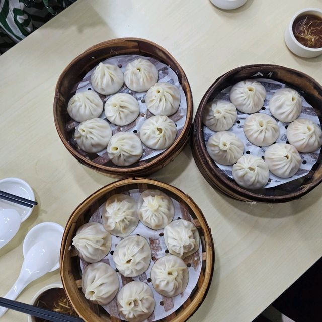 Shanghai Weekend Vibes: Neon Nights, Dreamy Eats & Disney Magic ⭐️🏮 Shanghai Weekend Vibes: Neon Nights, Dreamy Eats & Disney Magic ⭐️🏮