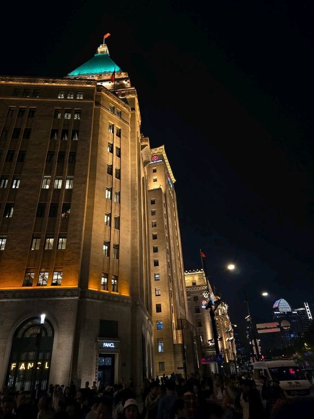 Shanghai’s Bund: The Ultimate Iconic Vibe 🏙️✨ Shanghai’s Bund: The Ultimate Iconic Vibe 🏙️✨