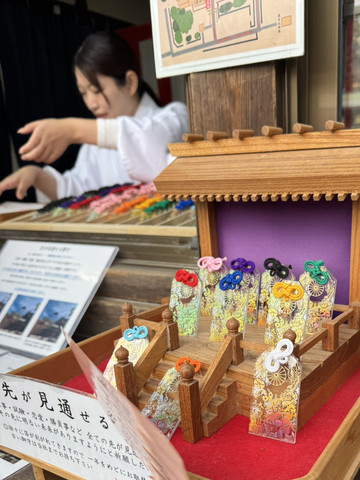 🇯🇵大阪大鳥大社で色とりどりのお守り、おみくじ、お年玉を買って未来