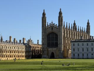 A Spring Stroll in London: From the Academic Charm of Cambridge to the Classic British Vibes by the River Thames.