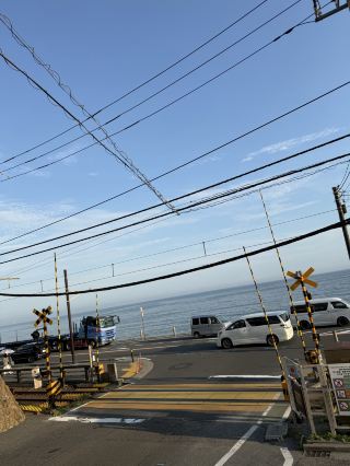 【東京近郊】鎌倉・江の島日帰り旅行：湘南海岸の風に吹かれて、青春の思い出と絶景の海を探しに行こう！。