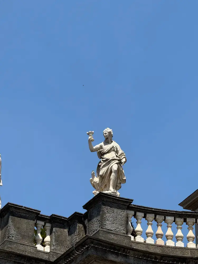 那不勒斯 Piazza Dante 真實體驗｜走進充滿生活氣息的城市廣場