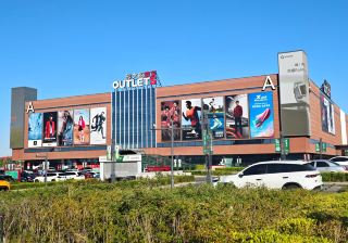 Hidden Gem Near Urumqi Airport: A Shopping Paradise No One Talks About! 🛍️