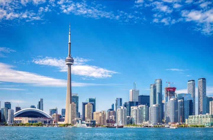 🇨🇦✨ Discover the Beauty of Toronto, Canada! | A Journey to Remember 🌎📸Toronto is a city where m