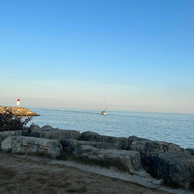 Lakefront Promenade Park in autumn 🇨🇦