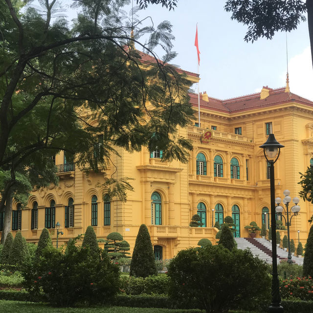 Crazy & Fun Hanoi! Watch Out for Trains!!!