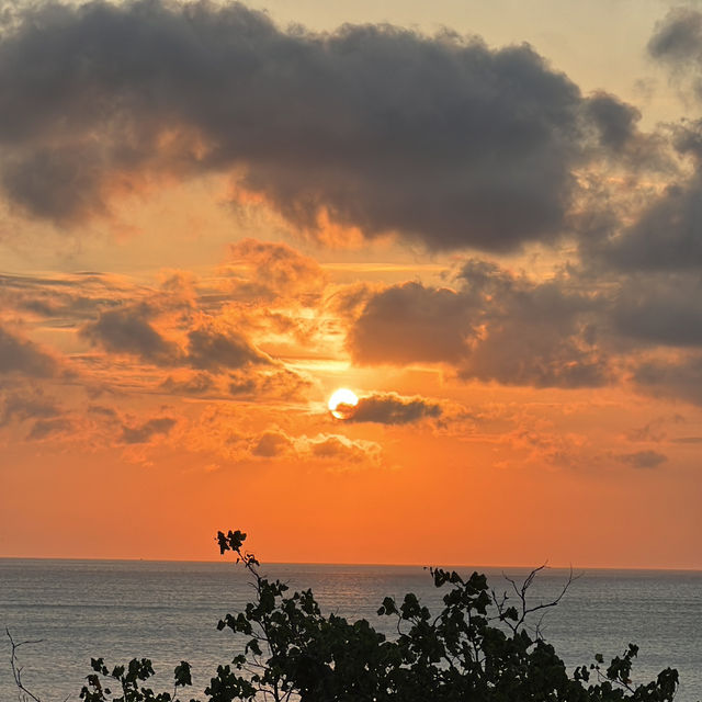 CHASING SUNSET LIKE IT OWES ME MONEY ! 
