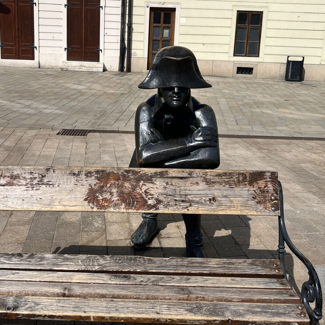 🇸🇰斯洛伐克布拉提斯拉瓦-有趣的雕像們 👷🕳️🪑