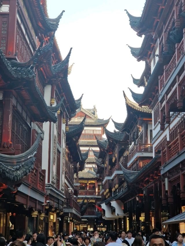 Have you experienced the calm of Yu Garden yet? 🌸🎐🎋