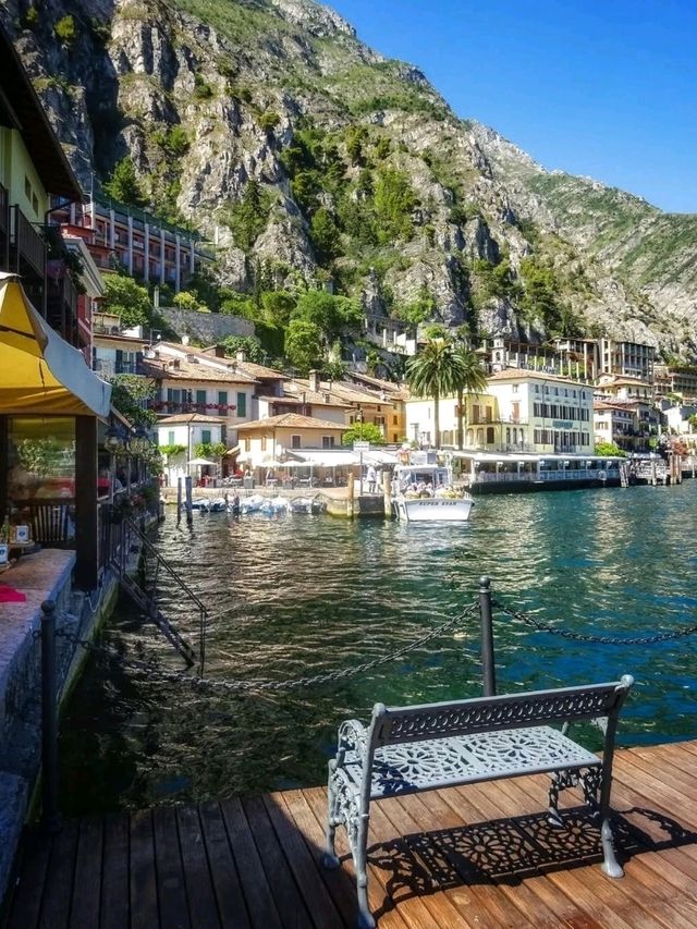 🏞 Borghi: A Tranquil Italian Village of Stone and Tradition 🇮🇹✨