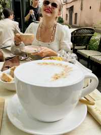 The giant cappuccino in Moskow?! I’m show where! Let’s go 