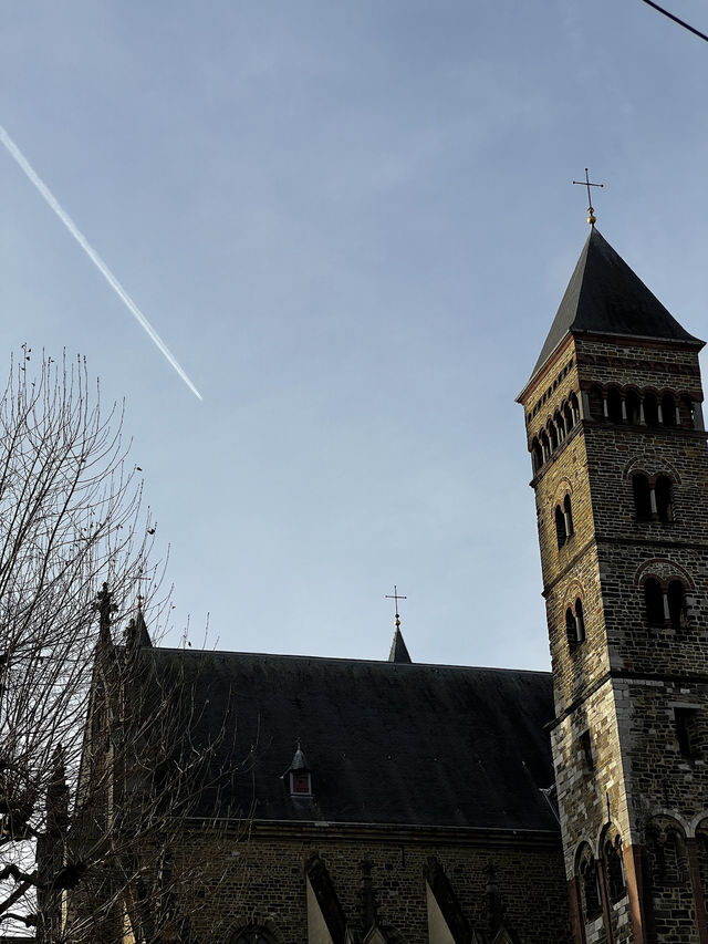 ⛪✨ Basilica of Saint Servatius – The Soul of Maastricht’s Sacred Past 🇳🇱📜  
