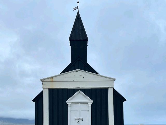 Arnarstapi & Black Church: Iceland's Coastal Gems! 🏔️🖤 Arnarstapi & Black Church: Iceland's Coastal Gems! 🏔️🖤