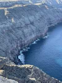 🌊 Santorini – Cliffs, Caldera & Timeless Beauty 🏝️✨