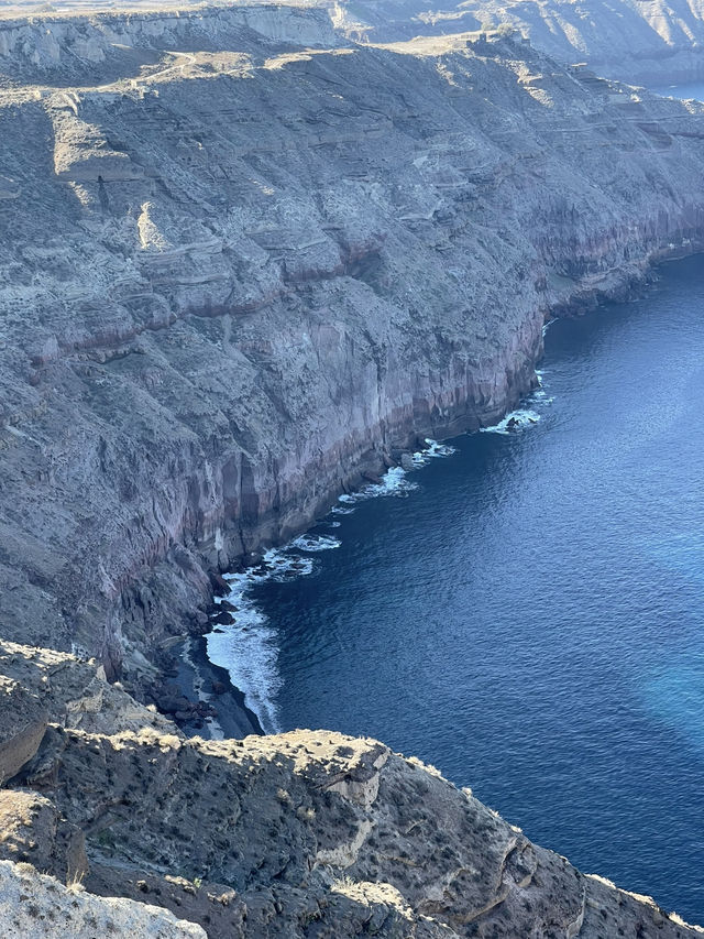 🌊 Santorini – Cliffs, Caldera & Timeless Beauty 🏝️✨
