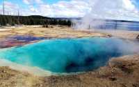 Explore Yellowstone | West Thumb Basin